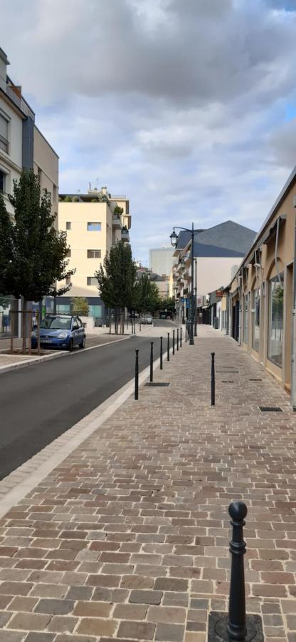 Ferienwohnung Studio Hyper Centre Avec Balcon Châteauroux Exterior foto